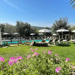 E Glamping Serraiola Alta Landhuis